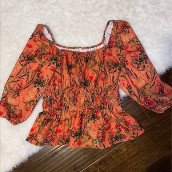 Gianni BINI FLORAL TOP SMOCKED PUFF SLEEVE XS NWOT - Picture 2 of 2